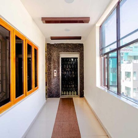 OYO 24288 Surya Teja Residency Khammam Exterior foto