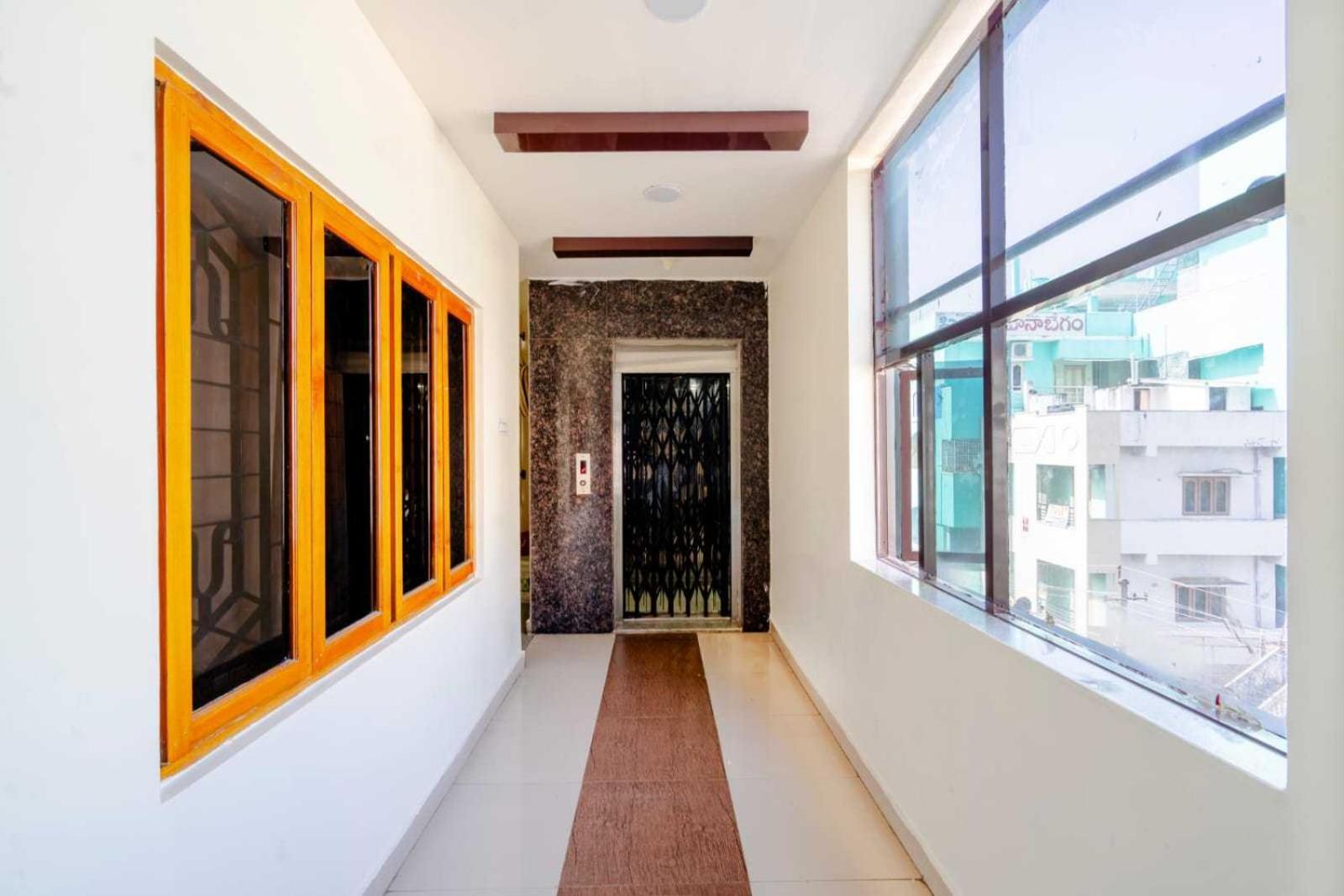 OYO 24288 Surya Teja Residency Khammam Exterior foto